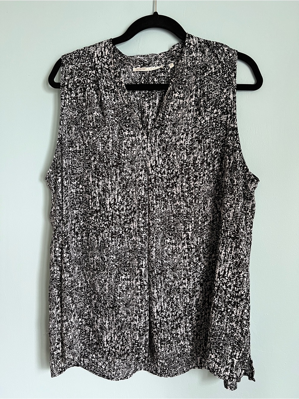 Violet & Claire Black and White Sleeveless Camisole